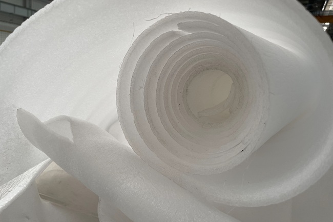 Desafíos y Soluciones en el Manejo de Rollos de PE para Comercios de Muebles y Construcción