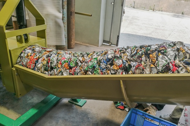 compactación de botellas llenadas