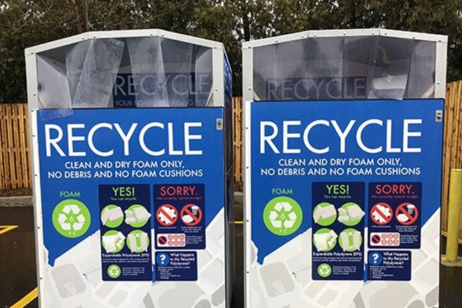 cubos de basura de la recogida de eps