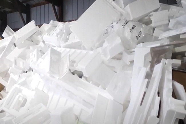 Residuos a la espera de reciclaje de poliestireno