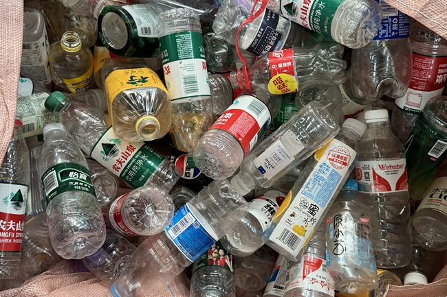 reciclaje de botellas vacías