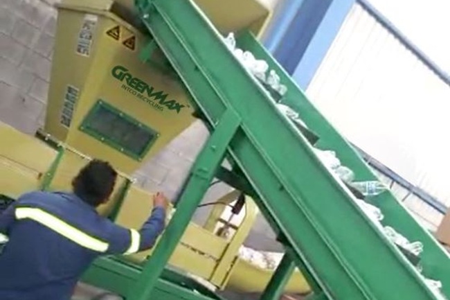 equipo en funcionamiento en la planta del cliente